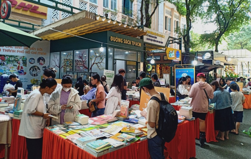 Hội sách xuyên Việt góp sách tặng học trò Quảng Trị
