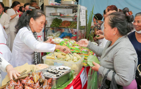 Phiên chợ mua hàng bằng lá miễn phí ở Sài Gòn