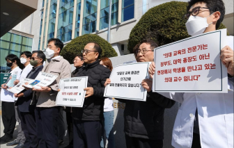 Nhóm bác sĩ cấp cao tại Hàn Quốc tuyên bố từ chức để ủng hộ cuộc đình công của các bác sĩ trẻ