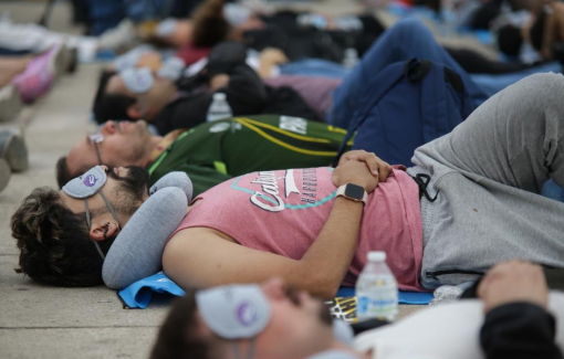 Người dân Mexico trải thảm ngủ trên phố để hưởng ứng Ngày Giấc ngủ thế giới
