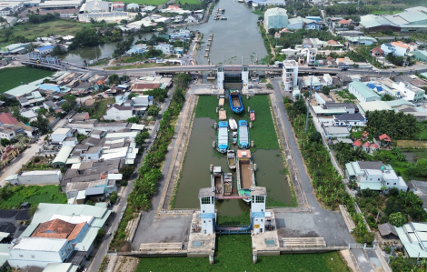 Long An: Đóng âu tàu Rạch Chanh ngăn nước mặn vào nội đồng