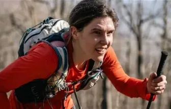 Nữ VĐV đầu tiên thế giới hoàn thành giải chạy địa hình siêu khắc nghiệt