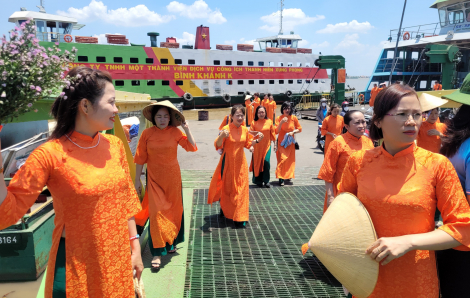 Ngày vui của nữ công nhân công ích Thanh niên xung phong