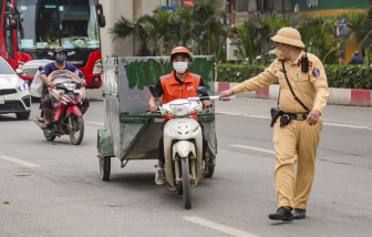Hà Nội: Nhiều người bị tạm giữ xe do chở hàng cồng kềnh