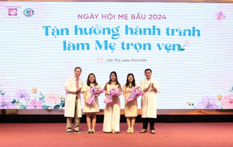 “Ngày hội mẹ bầu” mang kiến thức đến hàng trăm vợ chồng trẻ chuẩn bị làm cha mẹ