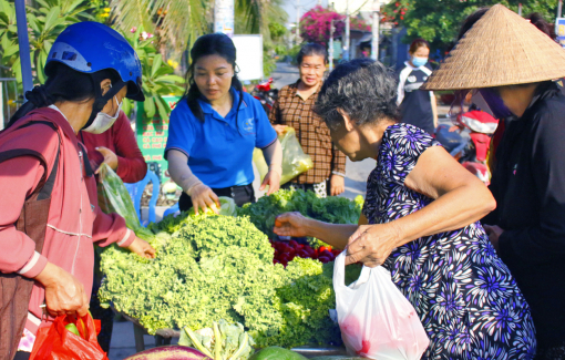 “Rau 0 đồng” sẻ chia với những mảnh đời khốn khó