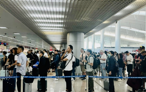 Chủ tịch UBND TPHCM chỉ đạo nâng chất lượng sân bay Tân Sơn Nhất để phát triển du lịch
