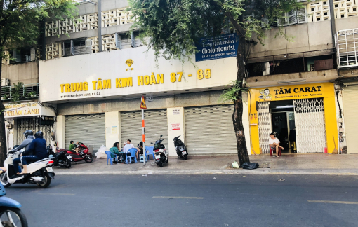 Hàng loạt tiệm vàng tại TPHCM bất ngờ đóng cửa