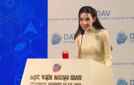 Hoa hậu Thùy Tiên phát biểu tại buổi Đối thoại giữa Tổng thư ký ASEAN với thanh niên ASEAN