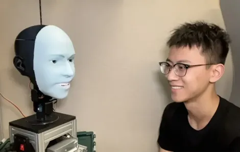 Robot dự đoán biểu cảm và cười cùng lúc với con người