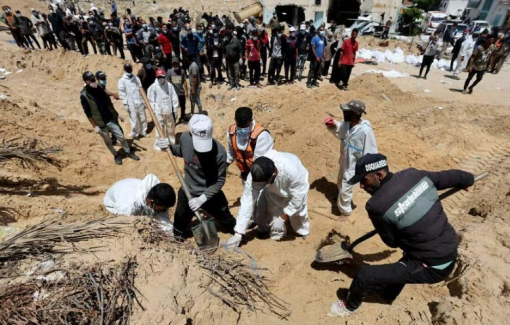Thêm nhiều thi thể được phát hiện trong ngôi mộ tập thể ở Gaza