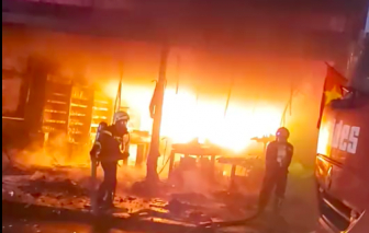 Cháy cửa hàng FPT Shop ở Gò Vấp