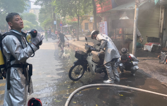 Cháy 4 ki ốt ở Hà Nội