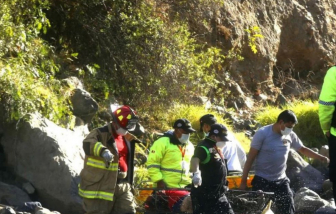 Xe buýt lao xuống khe núi, 25 người thiệt mạng ở Peru