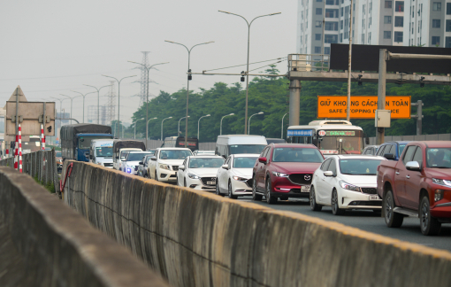 Dòng người bắt đầu trở về Thủ đô, kết thúc sớm kỳ nghỉ lễ