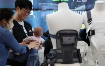 Hàn Quốc dự kiến nâng thời gian nghỉ thai sản của nam giới lên 20 ngày