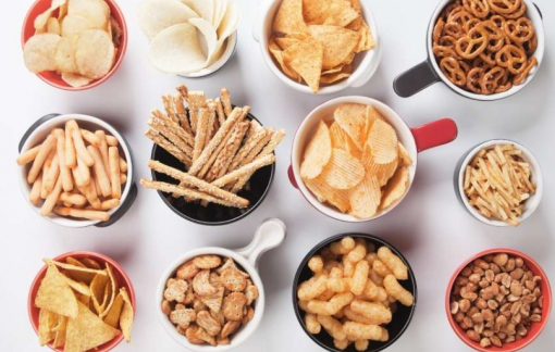 Ăn quá nhiều đồ ăn vặt có thể dẫn đến nguy cơ tổn thương não