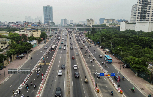 Giao thông thông thoáng ngày đầu thông xe cầu vượt thép Mai Dịch