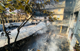 40 xe điện cháy rụi trong khuôn viên trường cao đẳng Điện lực miền Trung