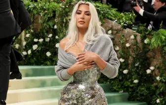 Những trang phục khiến cả thế giới muốn... nghẹt thở của Kim Kardashian