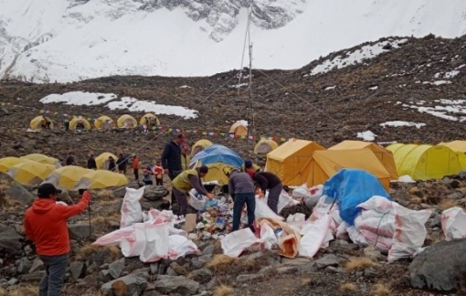 Những nhà leo núi đang biến Everest thành bãi rác cao nhất thế giới