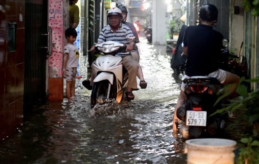 TPHCM còn 13 tuyến đường trục chính ngập do mưa