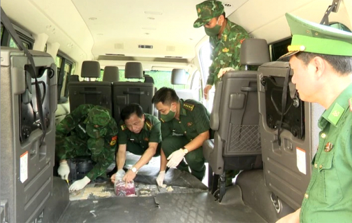 Liên tiếp bắt nhiều lô ma túy “khủng” nguỵ trang trong xe ô tô từ Lào về Việt Nam