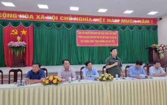 Phó thủ tướng Trần Hồng Hà gặp gỡ người dân vùng mỏ cát ở Vĩnh Long