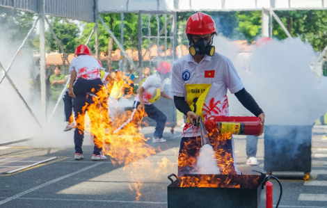 Sôi nổi Hội thi nghiệp vụ chữa cháy và cứu nạn cứu hộ cho “thí sinh không chuyên nghiệp”