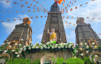 Độc lạ bảo tháp làm bằng 700 cây tre chào mừng Đại lễ Phật đản