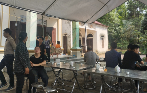 Vụ sạt lở đất khiến 3 trẻ tử vong: “Chúng tôi chỉ biết dùng tay cào lớp đất đá và gào gọi tên con”