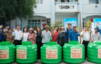 Saigon Co.op trao tặng nước uống, nước sinh hoạt và bồn chứa nước cho bà con vùng hạn mặn Gò Công, Tiền Giang