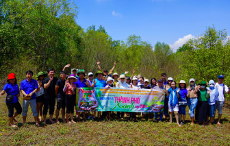 Báo Phụ nữ TPHCM trồng gần 1.200 cây đước "Chung tay vì thành phố xanh"