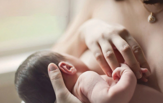 Bác sĩ Mỹ: Sản phụ nhiễm HIV vẫn có thể nuôi con bằng sữa mẹ