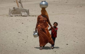 Nắng nóng như thiêu đốt ở Ấn Độ khiến 9 người thiệt mạng