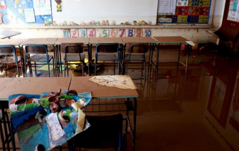 Học sinh Brazil không thể đến trường trong 1 tháng vì lũ lụt