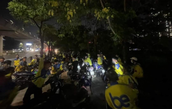 Hà Nội: Kịp thời giải tán đám đông xe ôm công nghệ tụ tập đánh nhau