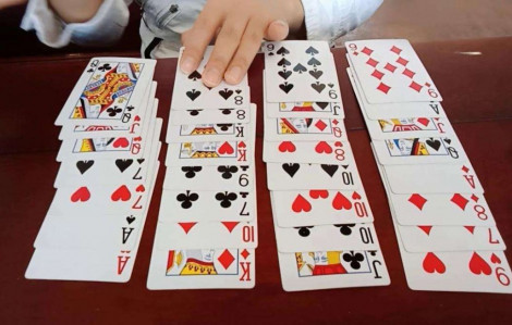 Chữa lành bằng... bói bài