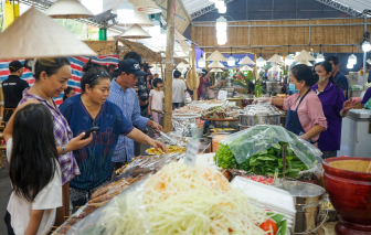 Thực khách háo hức với nhiều món ăn miền sông nước