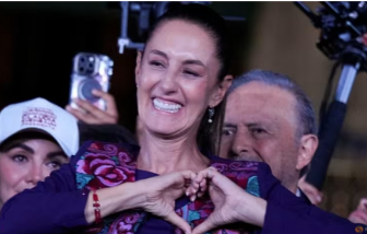 Người dân Mexico ăn mừng khi có nữ tổng thống đầu tiên