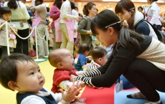 Tỉ lệ sinh giảm nghiêm trọng, chính phủ Nhật Bản ra mắt ứng dụng hẹn hò