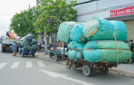 Bị xử phạt vì chở hơn 500kg hàng hoá quá khổ, tài xế xe ba gác phân trần 'vì mưu sinh'