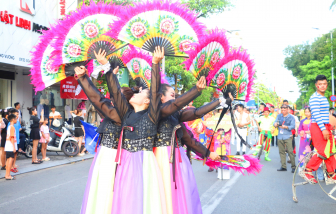 Sôi động lễ hội đường phố “Sắc màu văn hoá” tại Festival nghệ thuật quốc tế Huế 2024