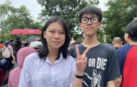 'Đồng chí' vào đề thi lớp Mười môn văn của Hà Nội: Thí sinh phấn khởi rời phòng thi