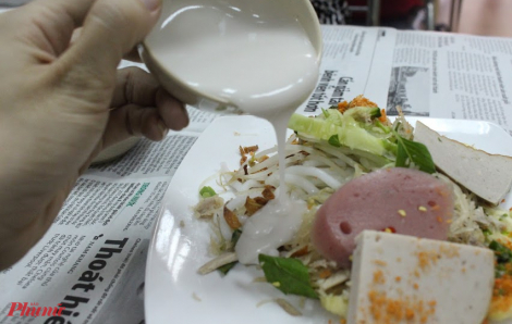 Ngọt mặn "khó ăn" như bánh tằm bì