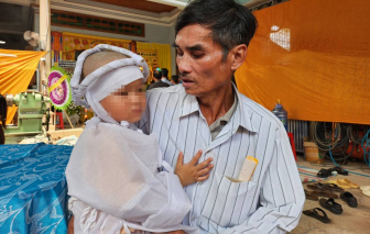 Bé trai 3 tuổi thoát chết trong vụ tai nạn trên đường Hồ Chí Minh vì nằm dưới gầm xe bồn