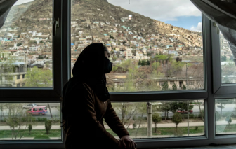 Các cô gái tuổi teen Afghanistan trong cuộc sống không được đến trường