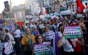 Phụ nữ Brazil phản đối dự luật cấm phá thai khắc nghiệt