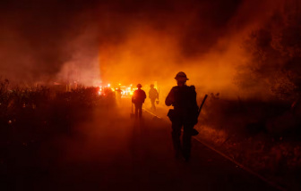 Hàng ngàn người sơ tán vì cháy rừng tại Mỹ