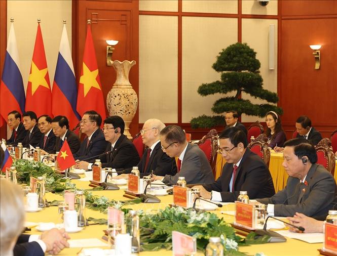 Tổng bí thư Nguyễn Phú Trọng và Đoàn Việt Nam tại cuộc hội đàm với Tổng thống Liên bang Nga Vladimir Putin - Ảnh: Trí Dũng/TTXVN